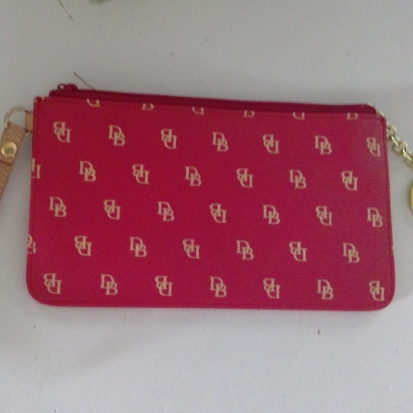 Dooney & Bourke Signature leather wristlet**NEW** - Picture 1 of 2